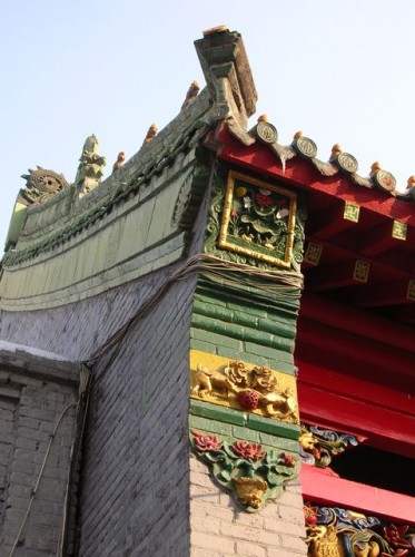 Лепные орнаменты на крышах храма. Харбин