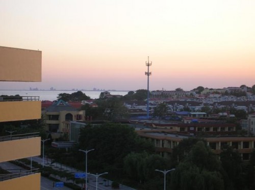 Закат на море, вид с балкона гостиницы Яньшань