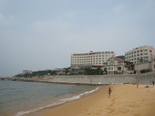 Пляж возле отеля Golden Bay