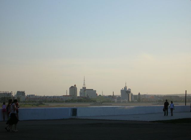Вид на город Хэйхэ с набережной города Благовещенска