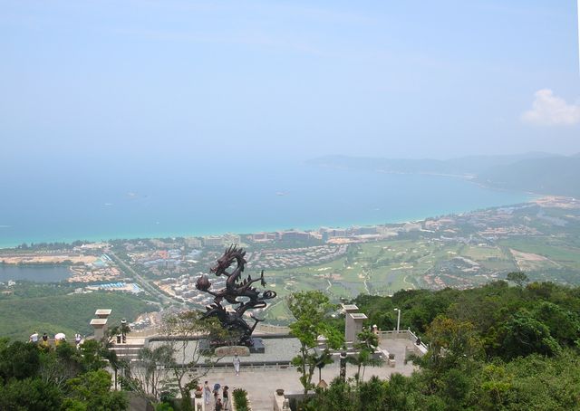 Вид на бухту Ялунвань с парка Ялонгбей. Хайнань