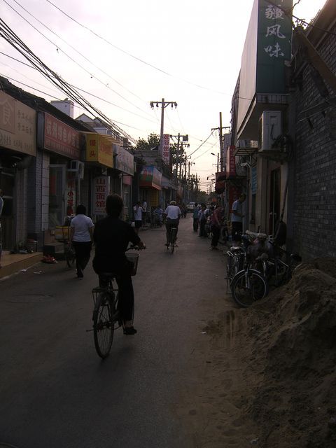 Основной вид транспорта в хутунах велосипед. Пекин