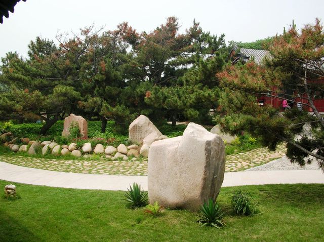 Декоративные камни в парке Гнездо голубей г. Бэйдайхэ