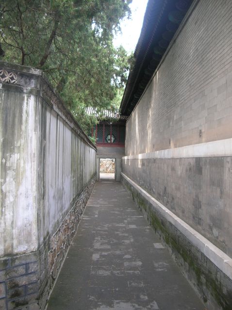 Узкие улочки Летнего императорского дворца. Пекин