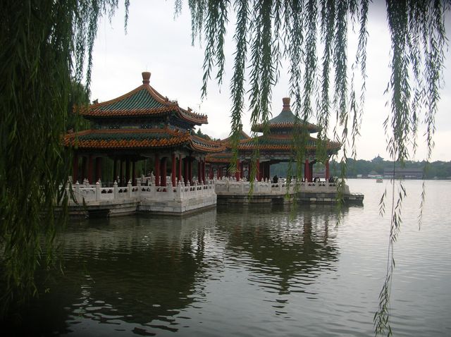 Беседки пяти драконов в парке Бэйхай г. Пекин
