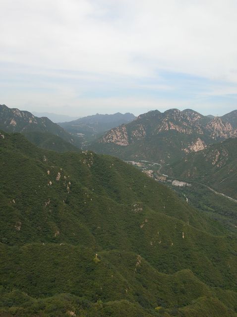 Вид со стены Цзюйюнгуань на участок Великой китайской стены Бадалин