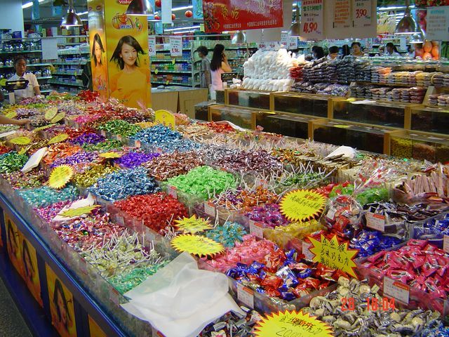 Море сладостей в супермаркете Вэйхая