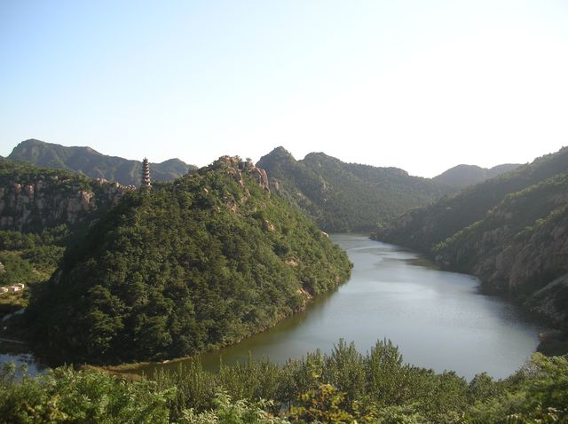 Вид на озеро Янсай со стороны парка Долголетия