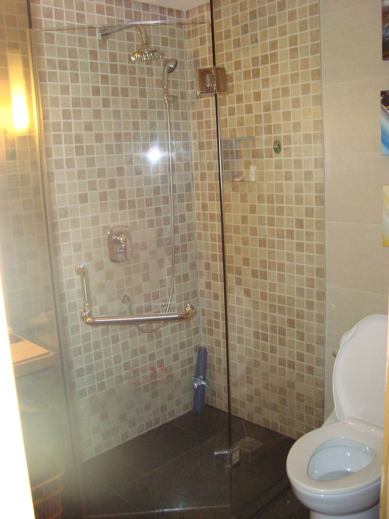 Отель HAI YUE JIAN GUO - душ. Вэйхай