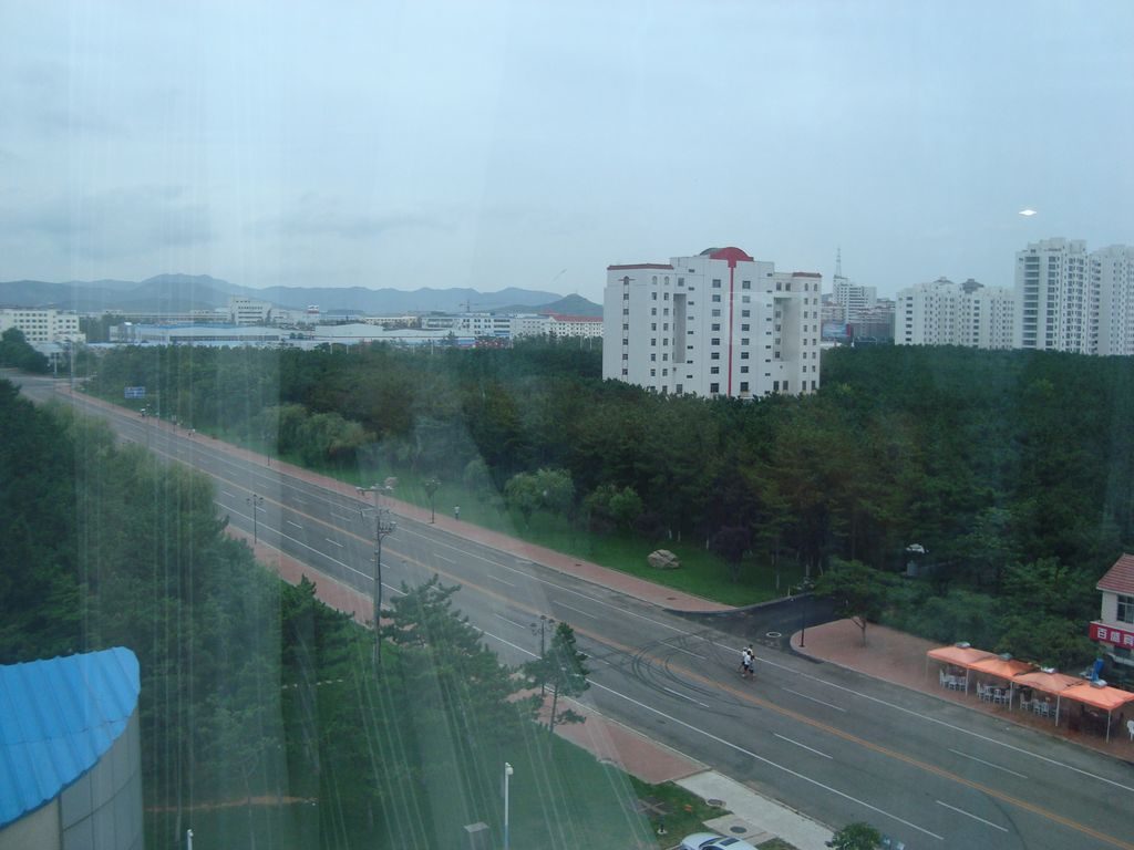 Вид из комнаты с видом на город. Гостиница Jiu jiu. Вэйхай