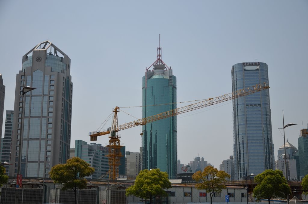 Строительство небоскребов в Шанхае идет полным ходом