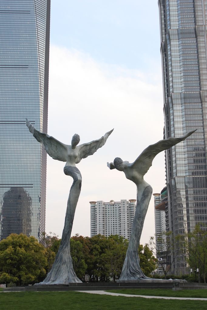 Скульптуры в парке Lujiazui. Шанхай