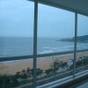 Вид с этажа гостиницы Пейзаж моря на международный пляж. Вэйхай