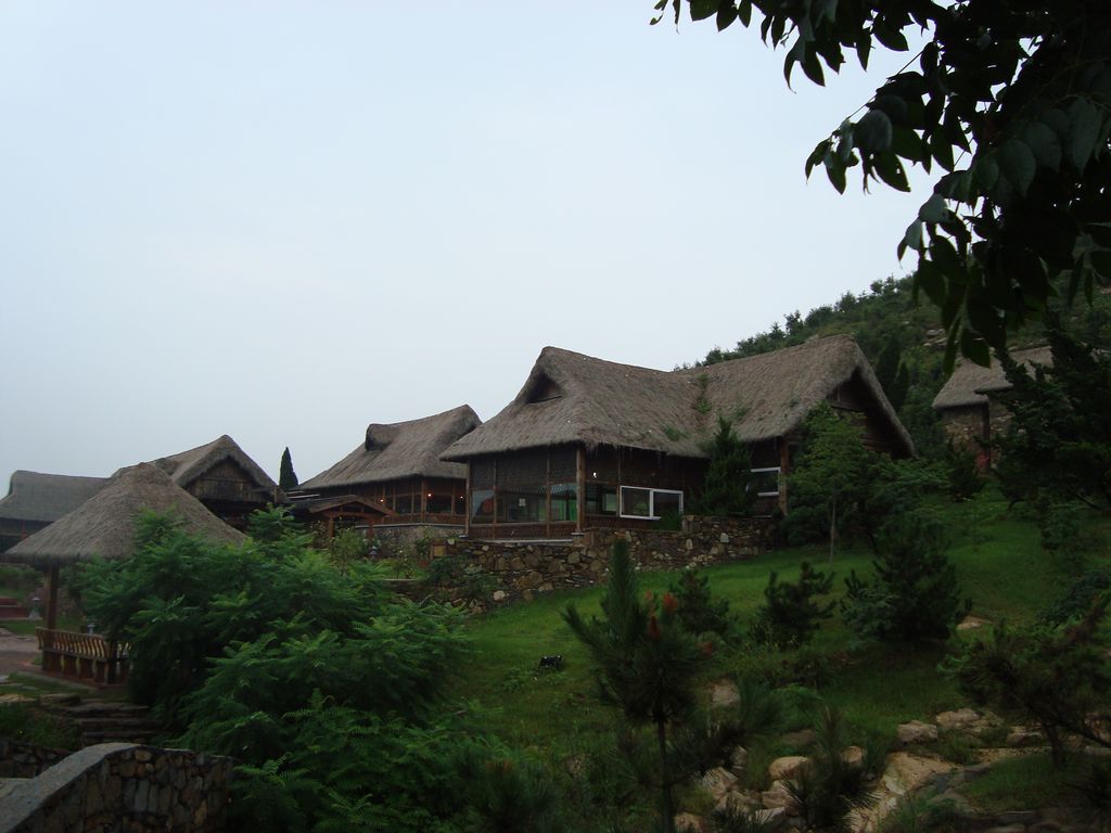Территория отеля Дажушань, город Жушань