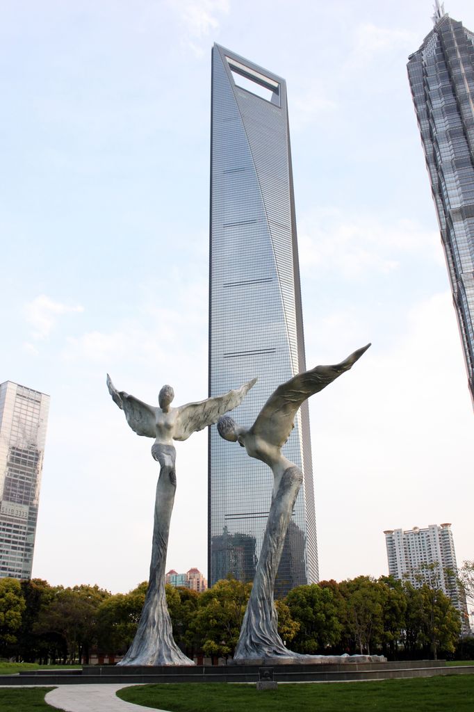 Скульптуры, ставшие визитной карточкой парка Луцзяцзуй в Шанхае