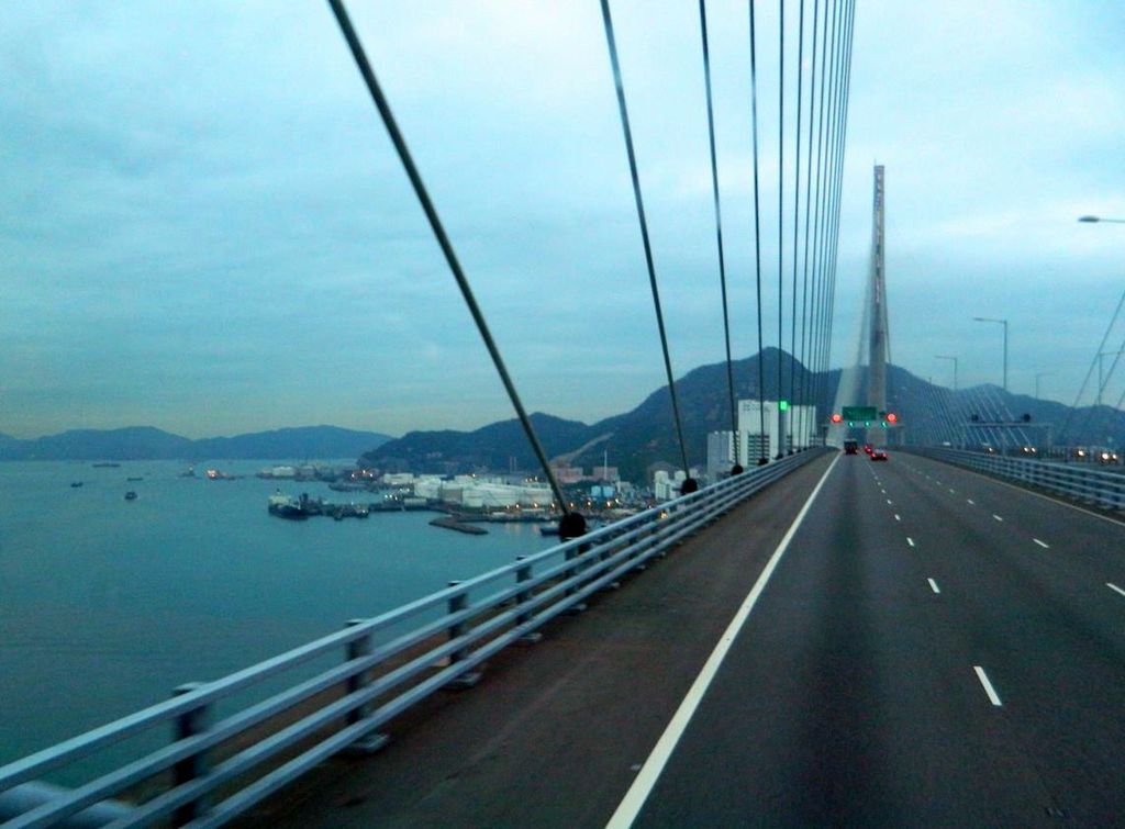 Мост на остров Лантау, путь в аэропорт