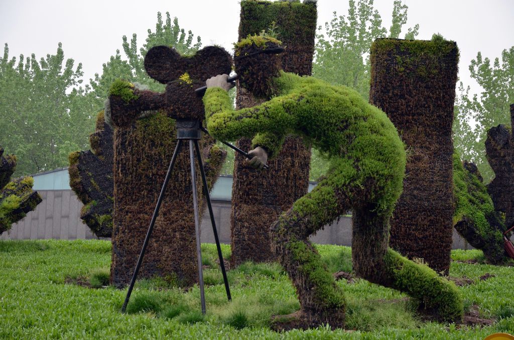 Необычные статуи из травы в Парке Века, Шанхай