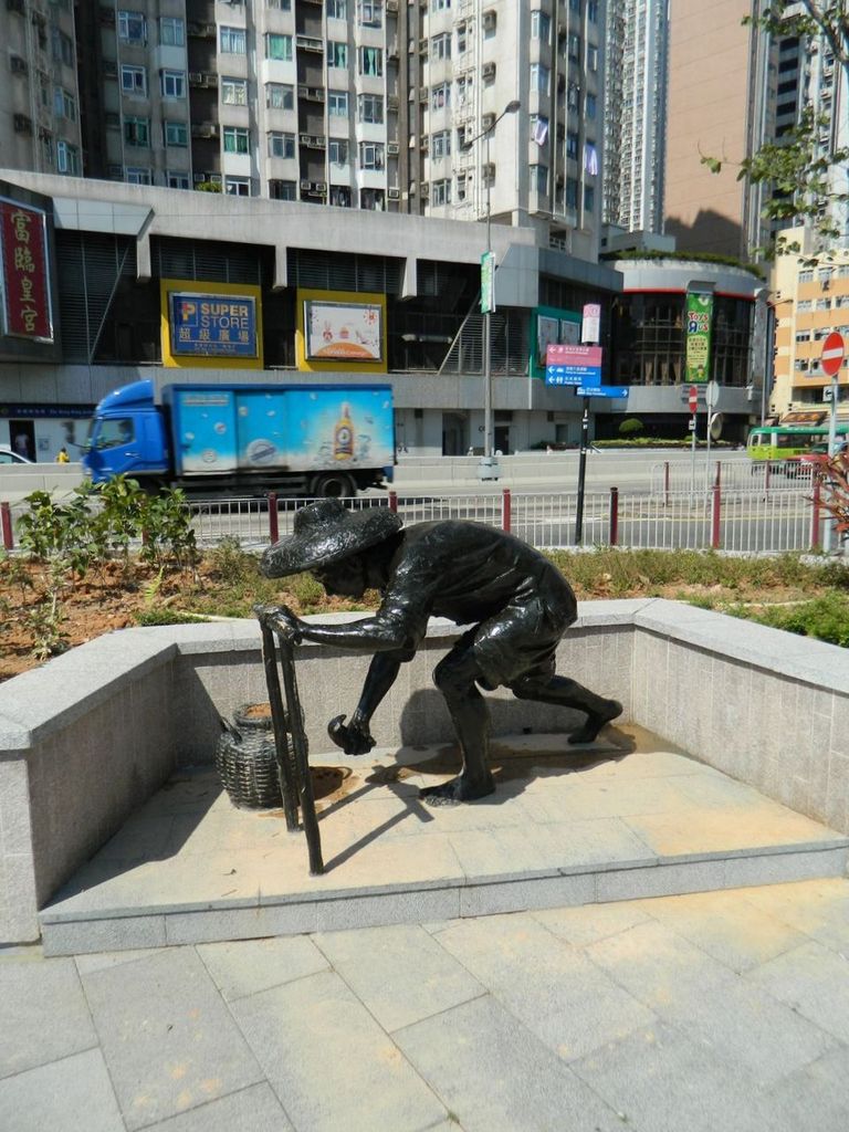 Скульптуры рыбаков на набережной Абердин, Гонконг