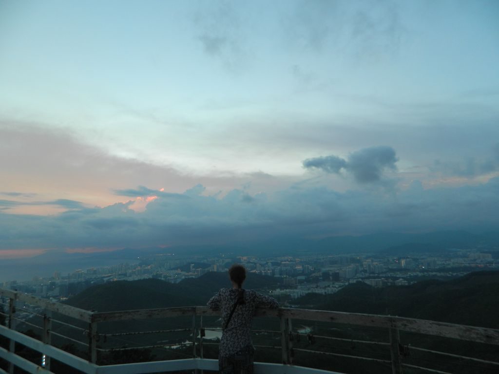Вид на город Санья со смотровой площадки парка Феникс, Хайнань 