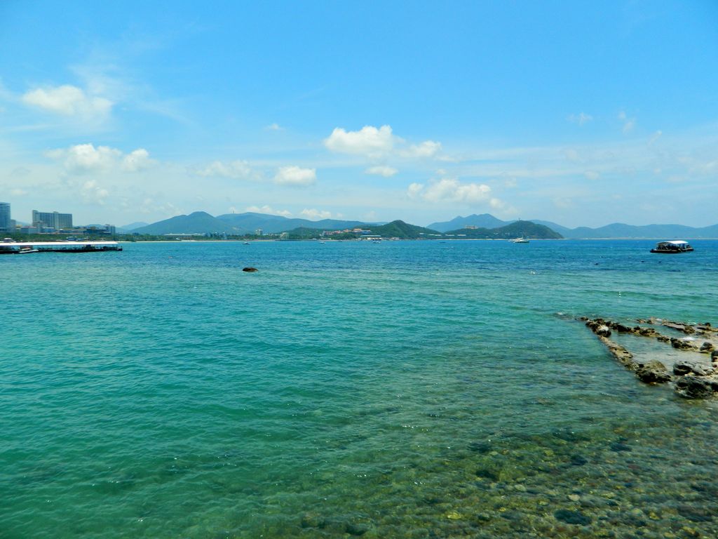 Хайнань погода температура воды. Остров Хайнань. Китай курорты на море Хайнань.