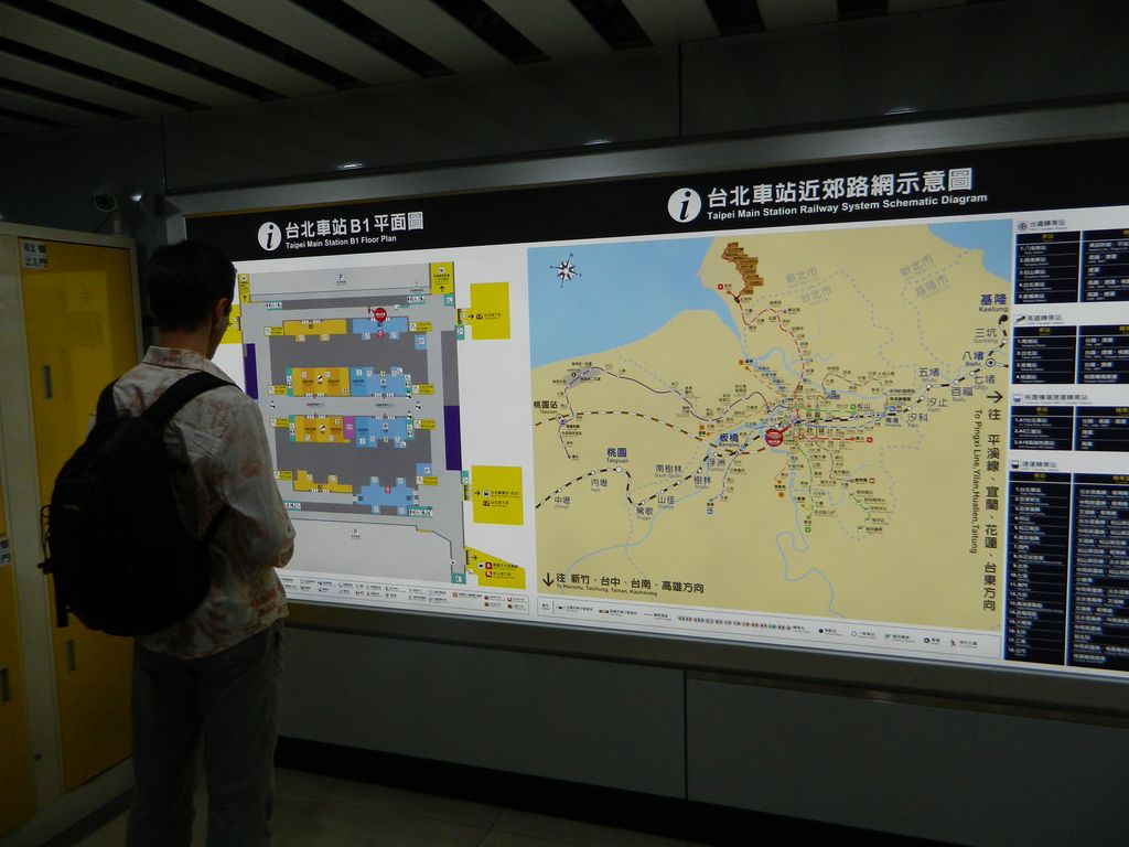 Возле карты в Taipei Main Station, Тайвань