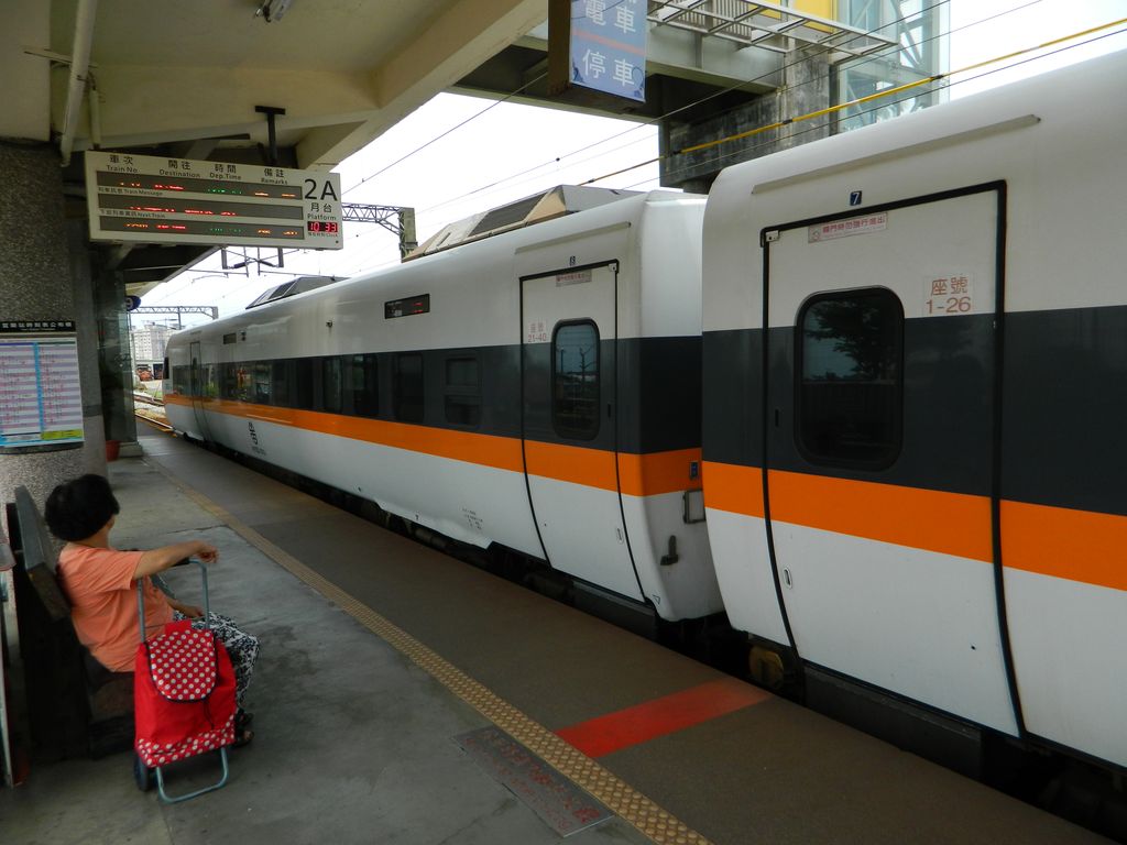 Поезда - самый быстрый транспорт на Тайване