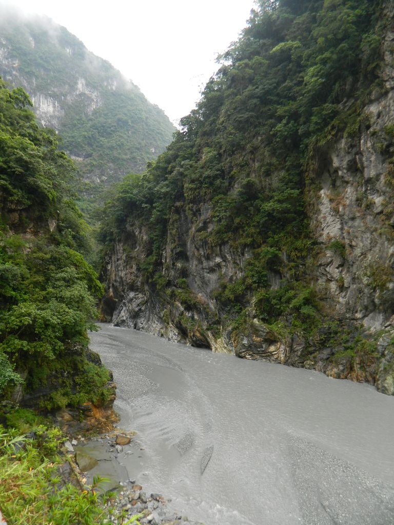 Река Liwu в парке Тароко, Тайвань